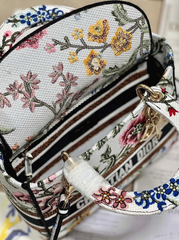 Fausse Sac Lady D-Lite Medium en broderie Petites Fleurs Dior blanche – Image 7
