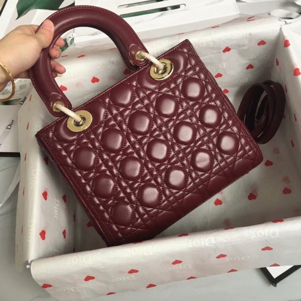 Réplique Sac Lady Dior Medium en agneau bordeaux – Image 7
