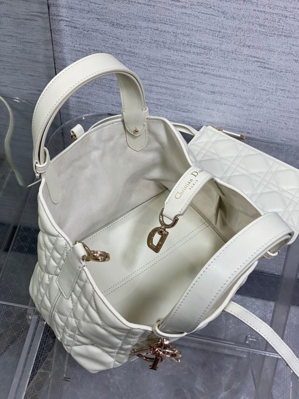 Contrefaçon Petit Sac Toujours Dior en veau macrocannage blanc – Image 6