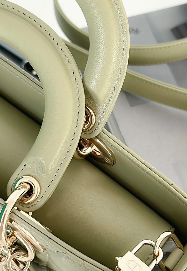Contrefaçon Sac Lady D-Joy Medium en agneau cannage vert éthéré – Image 4
