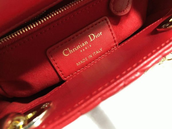 Contrefaçon Mini Sac Lady Dior en rouge – Image 3