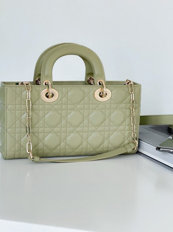 Contrefaçon Sac Lady D-Joy Medium en agneau cannage vert éthéré – Image 2