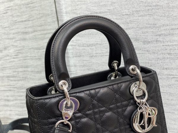 Contrefaçon Sac Lady Dior Medium en noir – Image 8