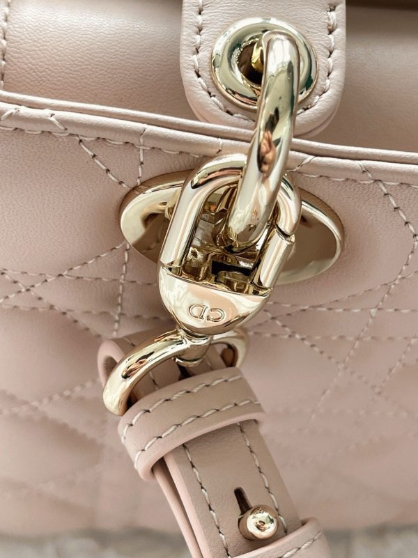 Contrefaçon Petit Sac Lady Dior My ABCDior en rose pastel – Image 4