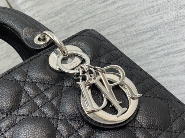 Contrefaçon Sac Lady Dior Medium en noir – Image 5