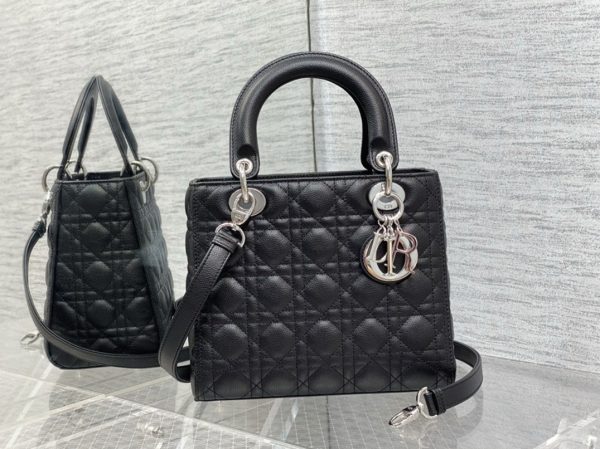 Contrefaçon Sac Lady Dior Medium en noir – Image 3