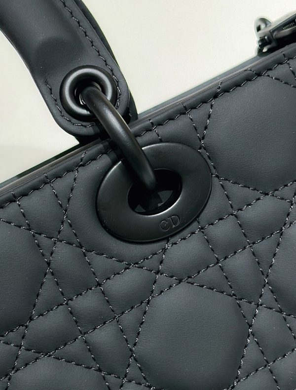 Réplique Sac Lady D-Joy Medium en veau ultramat noir – Image 5