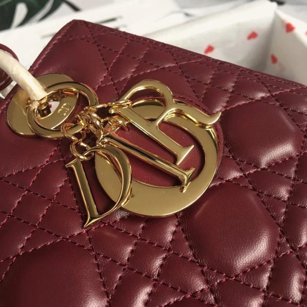Réplique Sac Lady Dior Medium en agneau bordeaux – Image 6