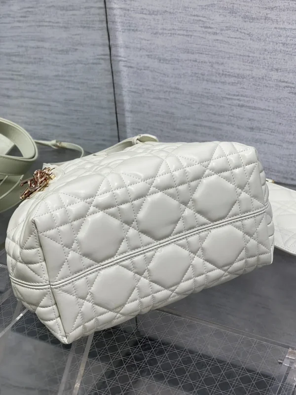 Contrefaçon Petit Sac Toujours Dior en veau macrocannage blanc – Image 5