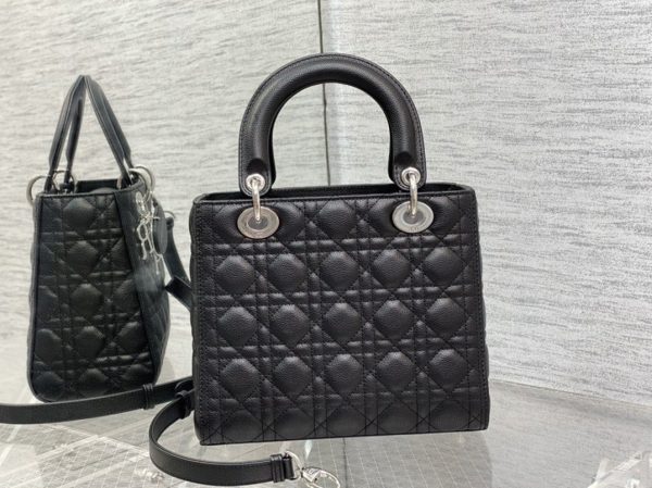 Contrefaçon Sac Lady Dior Medium en noir – Image 10