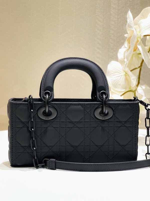 Réplique Sac Lady D-Joy Medium en veau ultramat noir – Image 3