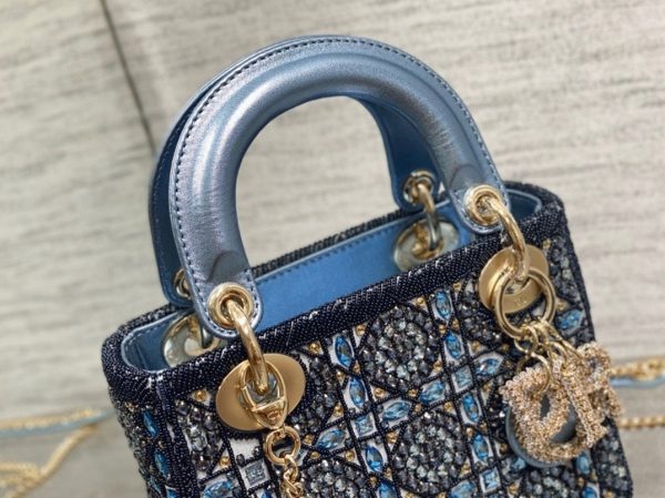 Réplique Mini Sac Lady Dior avec chaîne en satin brodé perles bleues – Image 2