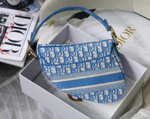Fausse Sac Saddle Dior en broderie Oblique bleu bleuet – Image 6