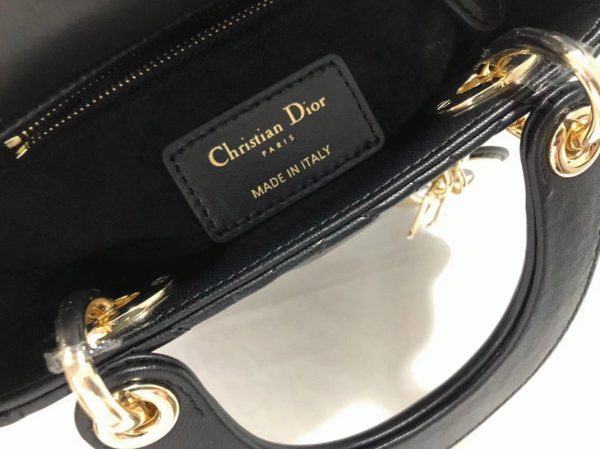 Contrefaçon Mini Sac Lady Dior en noir – Image 2
