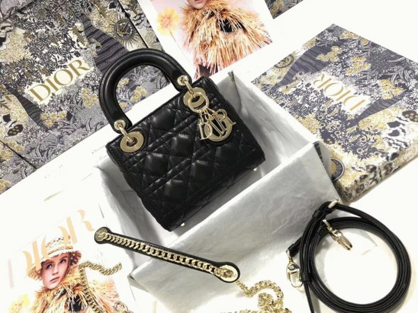 Contrefaçon Mini Sac Lady Dior en noir – Image 4