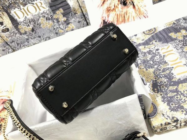 Contrefaçon Mini Sac Lady Dior en noir – Image 5