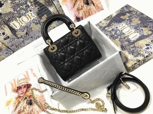 Contrefaçon Mini Sac Lady Dior en noir – Image 6