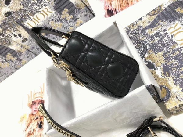 Contrefaçon Mini Sac Lady Dior en noir – Image 7