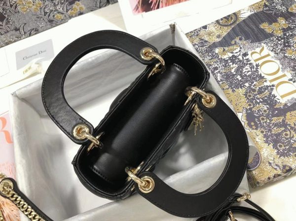 Contrefaçon Mini Sac Lady Dior en noir – Image 9