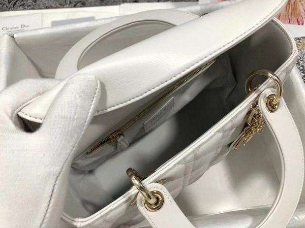 Réplique Sac Lady Dior Medium en blanc – Image 2