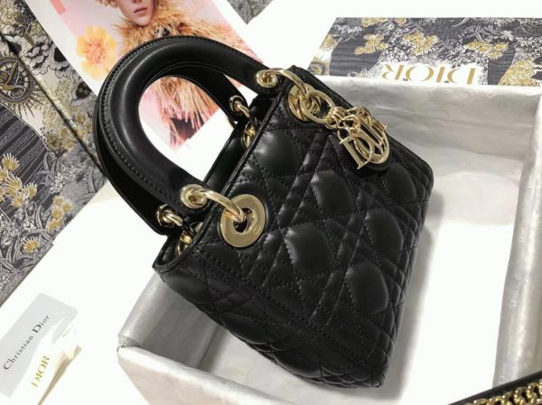 Contrefaçon Mini Sac Lady Dior en noir – Image 10