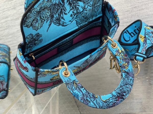 Fausse Sac Lady D-Lite Medium en broderie Toile de Jouy Voyage multicolore – Image 4