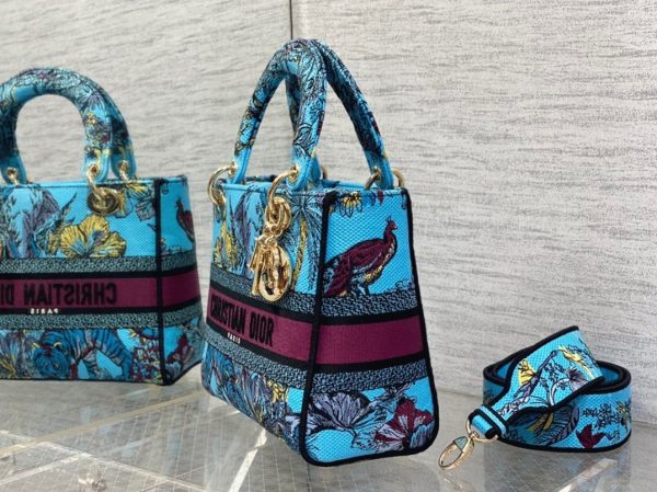 Fausse Sac Lady D-Lite Medium en broderie Toile de Jouy Voyage multicolore – Image 2