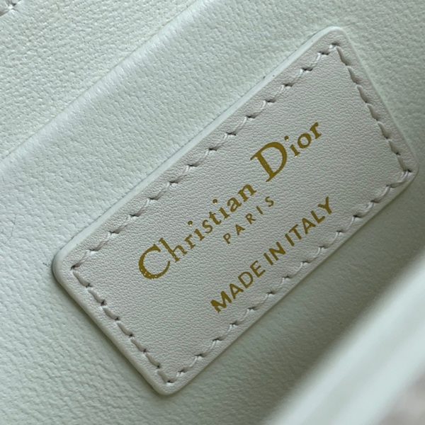 Contrefaçon Sac Dior 30 Montaigne Box en veau box blanc – Image 6
