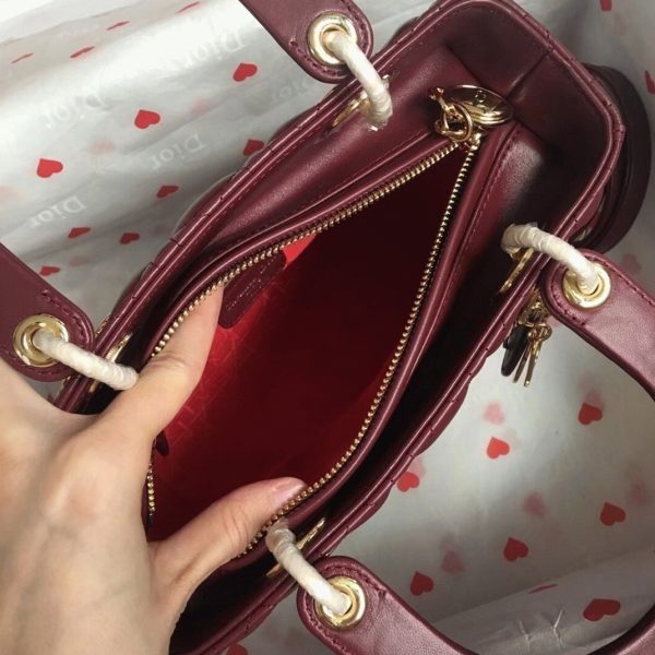 Réplique Sac Lady Dior Medium en agneau bordeaux – Image 3