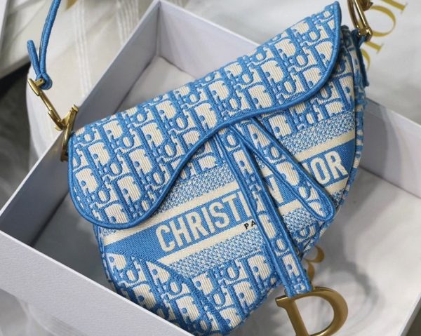 Fausse Sac Saddle Dior en broderie Oblique bleu bleuet – Image 4