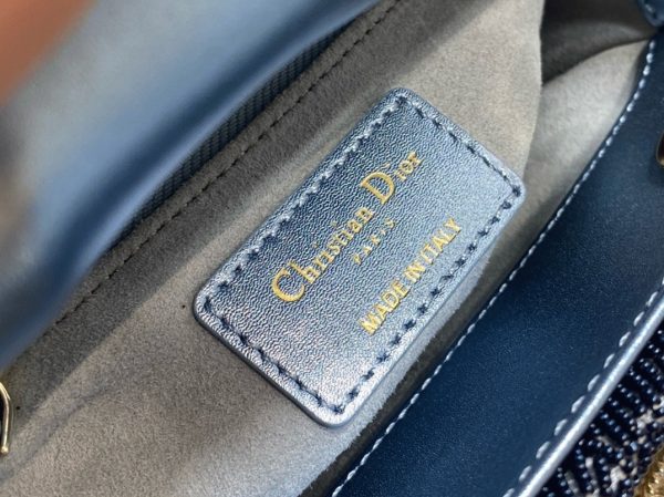 Réplique Mini Sac Lady Dior avec chaîne en satin brodé perles bleues – Image 6