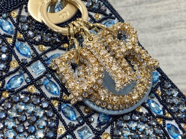 Réplique Mini Sac Lady Dior avec chaîne en satin brodé perles bleues – Image 7