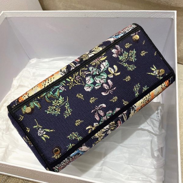 Réplique Sac Lady D-Lite Medium en broderie D-Constellation bleue – Image 2