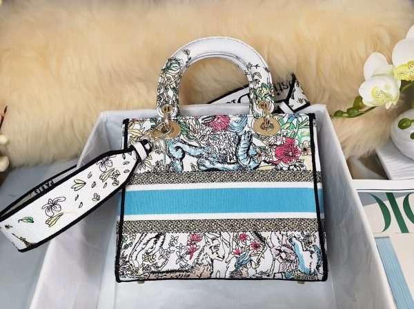 Fausse Sac Lady D-Lite Medium en broderie D-Constellation blanche – Image 9