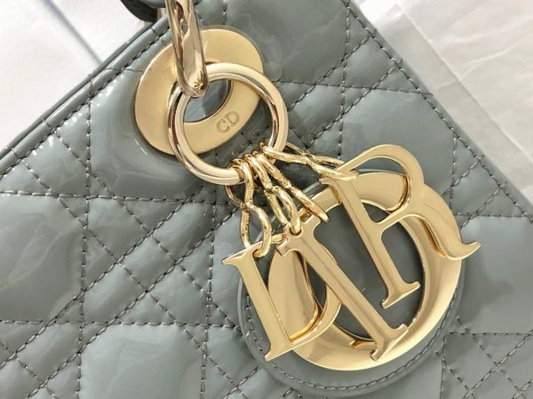 Réplique Petit Sac Lady Dior en veau verni gris cannage – Image 3