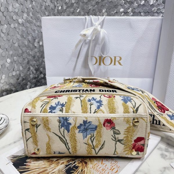 Réplique Sac Lady D-Lite Medium en broderie métallique Hibiscus – Image 5