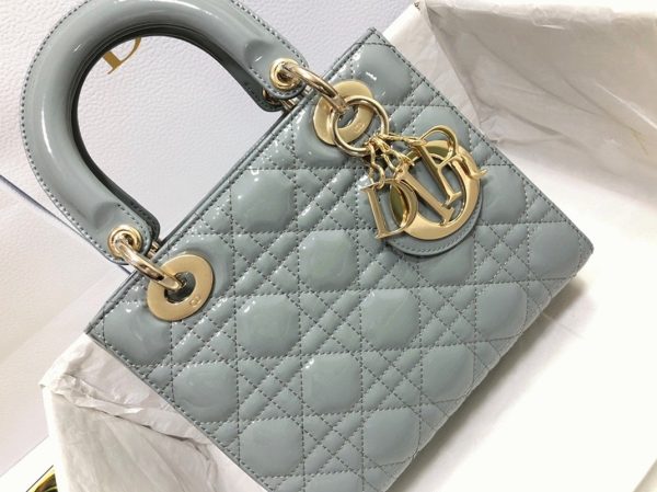 Réplique Petit Sac Lady Dior en veau verni gris cannage – Image 5