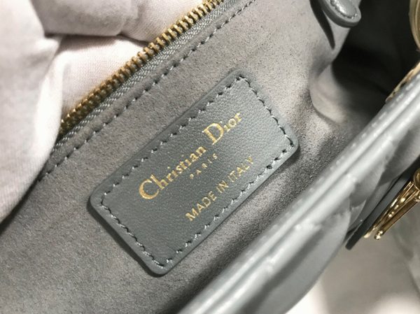 Réplique Sac Lady Dior Large en gris – Image 7
