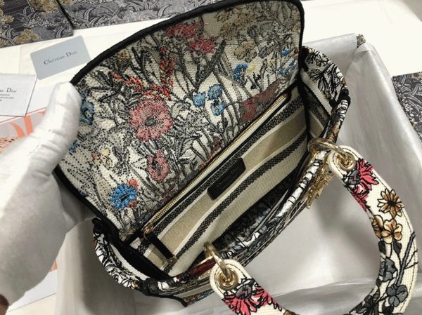 Imitation Sac Lady D-Lite Medium en broderie Mille Fleurs – Image 8