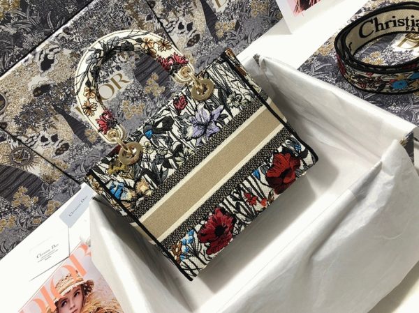 Imitation Sac Lady D-Lite Medium en broderie Mille Fleurs – Image 7