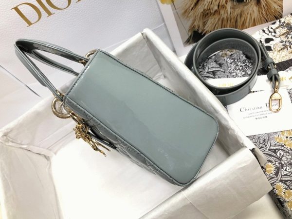 Réplique Petit Sac Lady Dior en veau verni gris cannage – Image 6