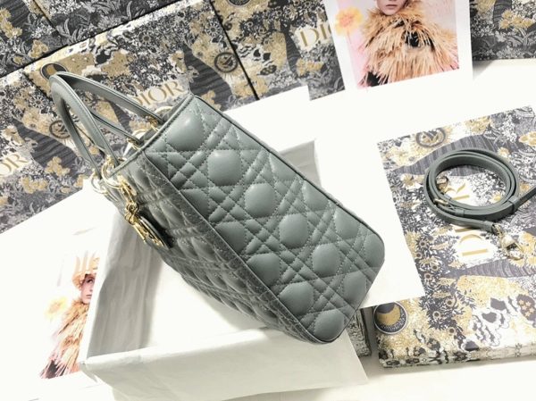 Réplique Sac Lady Dior Large en gris – Image 5