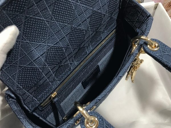 Fausse Sac Lady D-Lite Medium en toile Cannage bleue brodée – Image 8