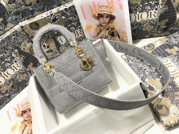 Faux Sac Lady D-Lite Medium en toile Cannage grise brodée – Image 10