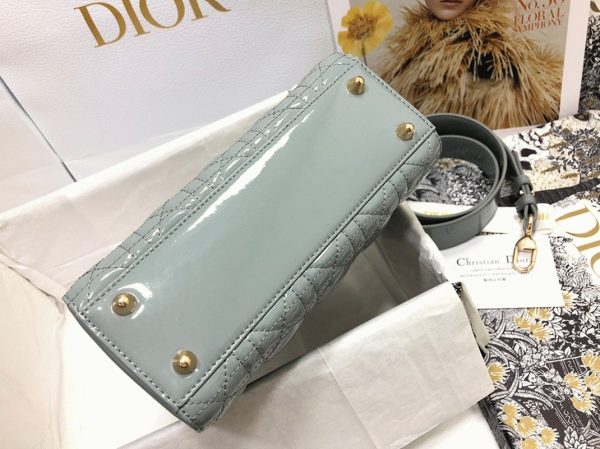 Réplique Petit Sac Lady Dior en veau verni gris cannage – Image 9