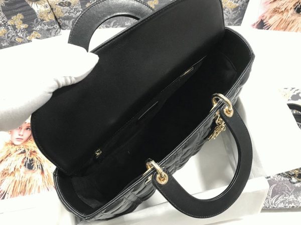 Contrefaçon Sac Lady Dior Large en noir – Image 10