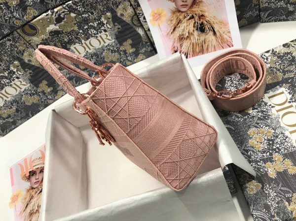 Imitation Sac Lady D-Lite Medium en toile Cannage rose brodée – Image 8