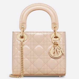 Contrefaçon Mini Sac Dior Lady Dior avec chaîne en beige esthétique