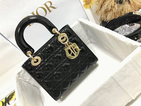 Contrefaçon Petit Sac Lady Dior en veau verni noir cannage – Image 10