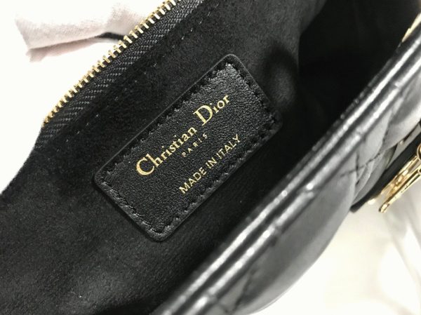 Contrefaçon Sac Lady Dior Large en noir – Image 9